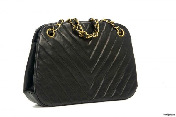 CHANEL Chevron Shoulder Bag Kisslock